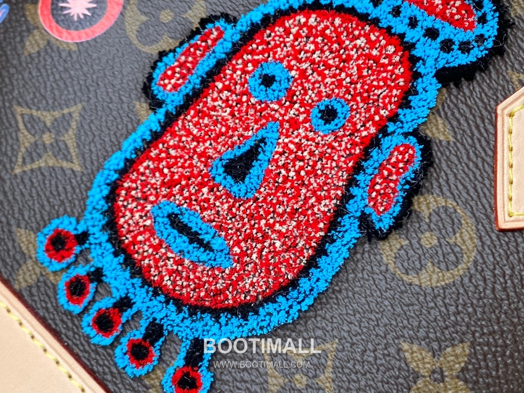 Louis Vuitton Alma BB Monogram Canvas Embroidery Top Handle Crossbody Bag with Artist Print Detail 루이비통 알마 BB 모노그램 캔버스 자수 탑핸들 크로스백 아트프린트 M46428 23.5cm 7