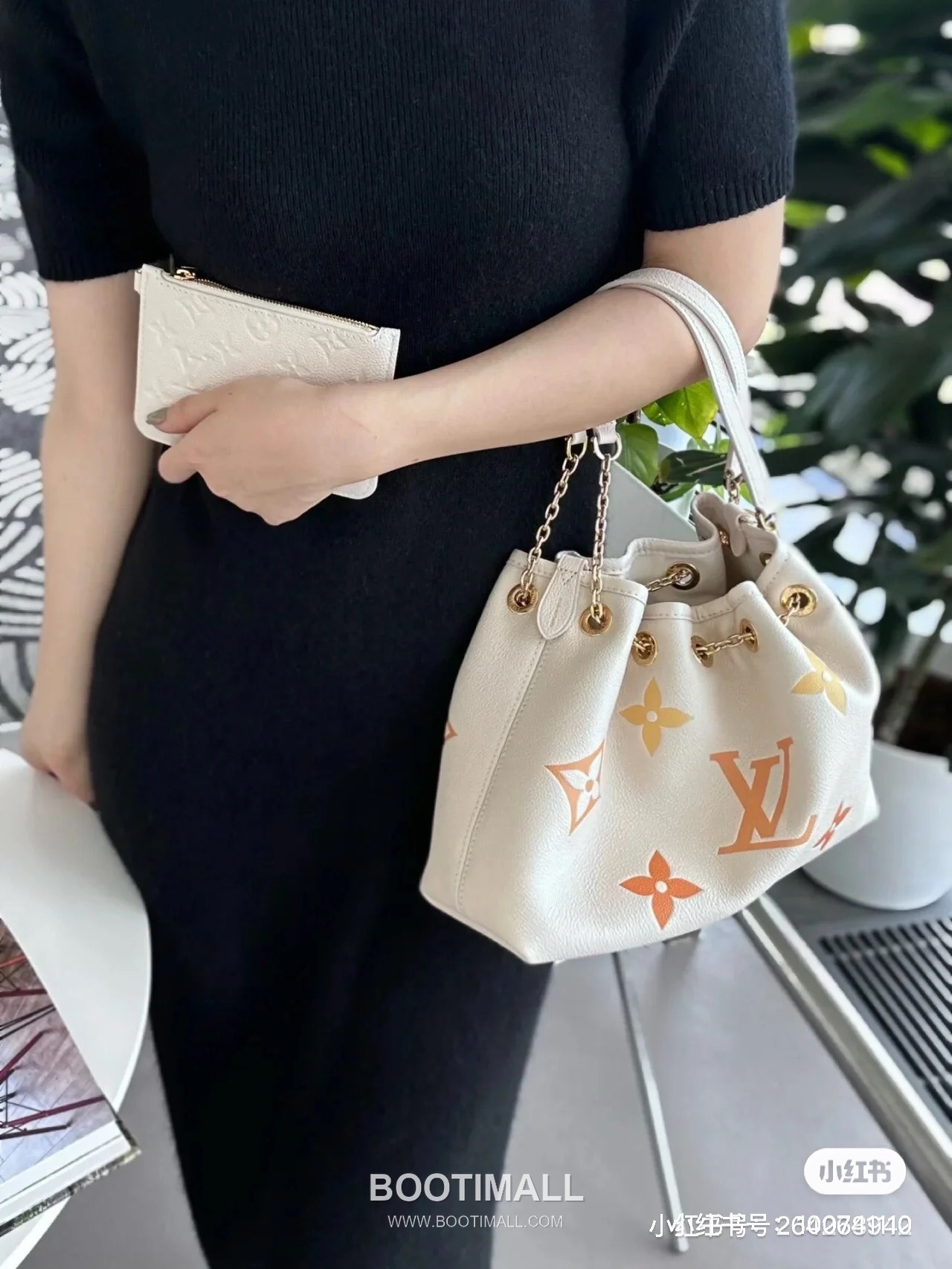 Louis Vuitton Summer Bundle Monogram Empreinte Leather Bucket Bag with Drawstring Strap Detail 루이비통 서머 번들 모노그램 앙프렝뜨 버킷백 드로우스트링 M46545 28cm 4