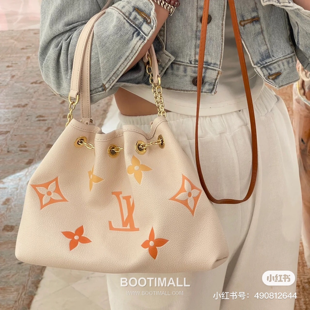 Louis Vuitton Summer Bundle Monogram Empreinte Leather Bucket Bag with Drawstring Strap Detail 루이비통 서머 번들 모노그램 앙프렝뜨 버킷백 드로우스트링 M46545 28cm 5