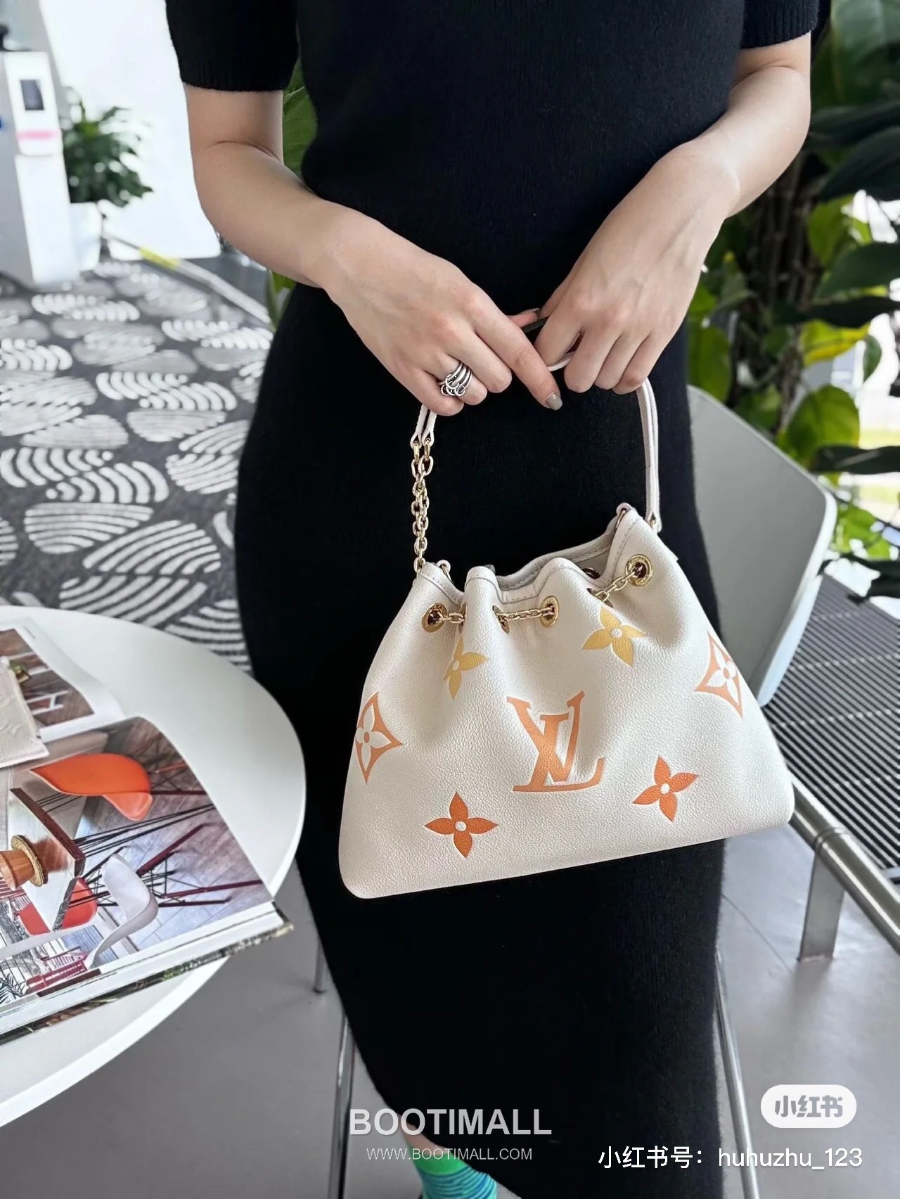 Louis Vuitton Summer Bundle Monogram Empreinte Leather Bucket Bag with Drawstring Strap Detail 루이비통 서머 번들 모노그램 앙프렝뜨 버킷백 드로우스트링 M46545 28cm 6