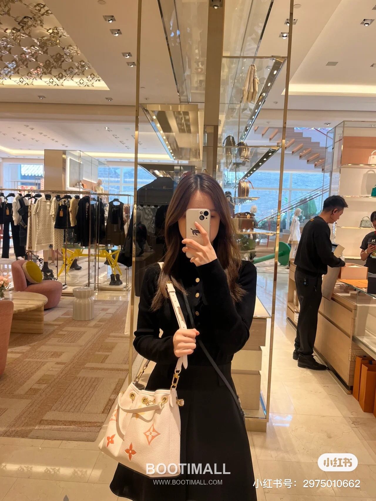 Louis Vuitton Summer Bundle Monogram Empreinte Leather Bucket Bag with Drawstring Strap Detail 루이비통 서머 번들 모노그램 앙프렝뜨 버킷백 드로우스트링 M46545 28cm 7