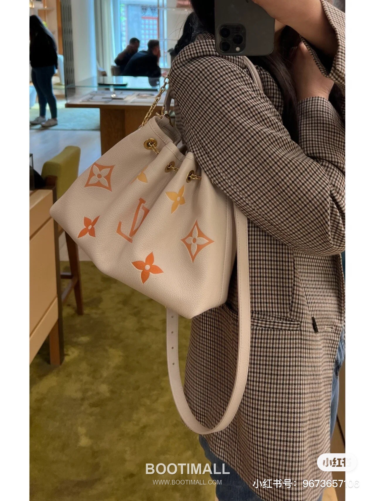 Louis Vuitton Summer Bundle Monogram Empreinte Leather Bucket Bag with Drawstring Strap Detail 루이비통 서머 번들 모노그램 앙프렝뜨 버킷백 드로우스트링 M46545 28cm 8