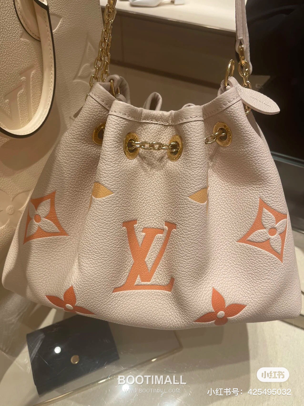 Louis Vuitton Summer Bundle Monogram Empreinte Leather Bucket Bag with Drawstring Strap Detail 루이비통 서머 번들 모노그램 앙프렝뜨 버킷백 드로우스트링 M46545 28cm 9