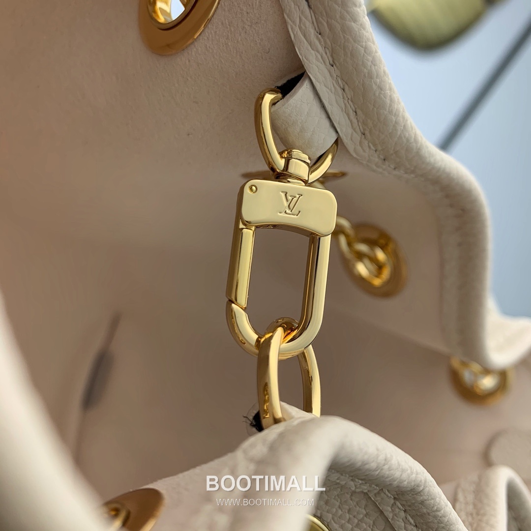 Louis Vuitton Summer Bundle Monogram Empreinte Leather Bucket Bag with Drawstring Strap Detail 루이비통 서머 번들 모노그램 앙프렝뜨 버킷백 드로우스트링 M46545 28cm 16