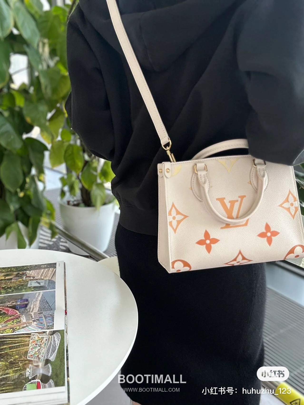 Louis Vuitton OnTheGo PM Monogram Empreinte Leather Tote Shoulder Bag with Giant Logo Detail 루이비통 온더고 PM 모노그램 앙프렝뜨 토트 숄더백 자이언트로고 M46513 25cm 2
