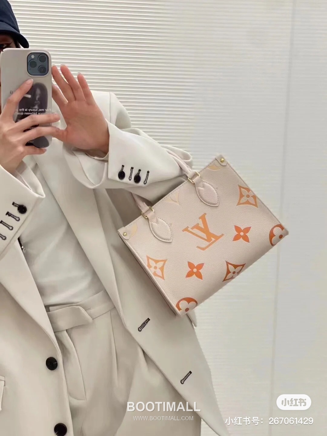 Louis Vuitton OnTheGo PM Monogram Empreinte Leather Tote Shoulder Bag with Giant Logo Detail 루이비통 온더고 PM 모노그램 앙프렝뜨 토트 숄더백 자이언트로고 M46513 25cm 4