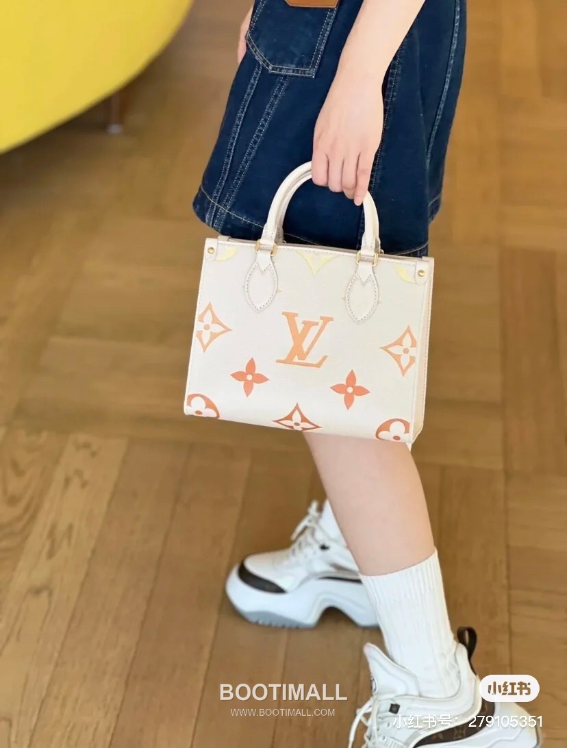 Louis Vuitton OnTheGo PM Monogram Empreinte Leather Tote Shoulder Bag with Giant Logo Detail 루이비통 온더고 PM 모노그램 앙프렝뜨 토트 숄더백 자이언트로고 M46513 25cm 7