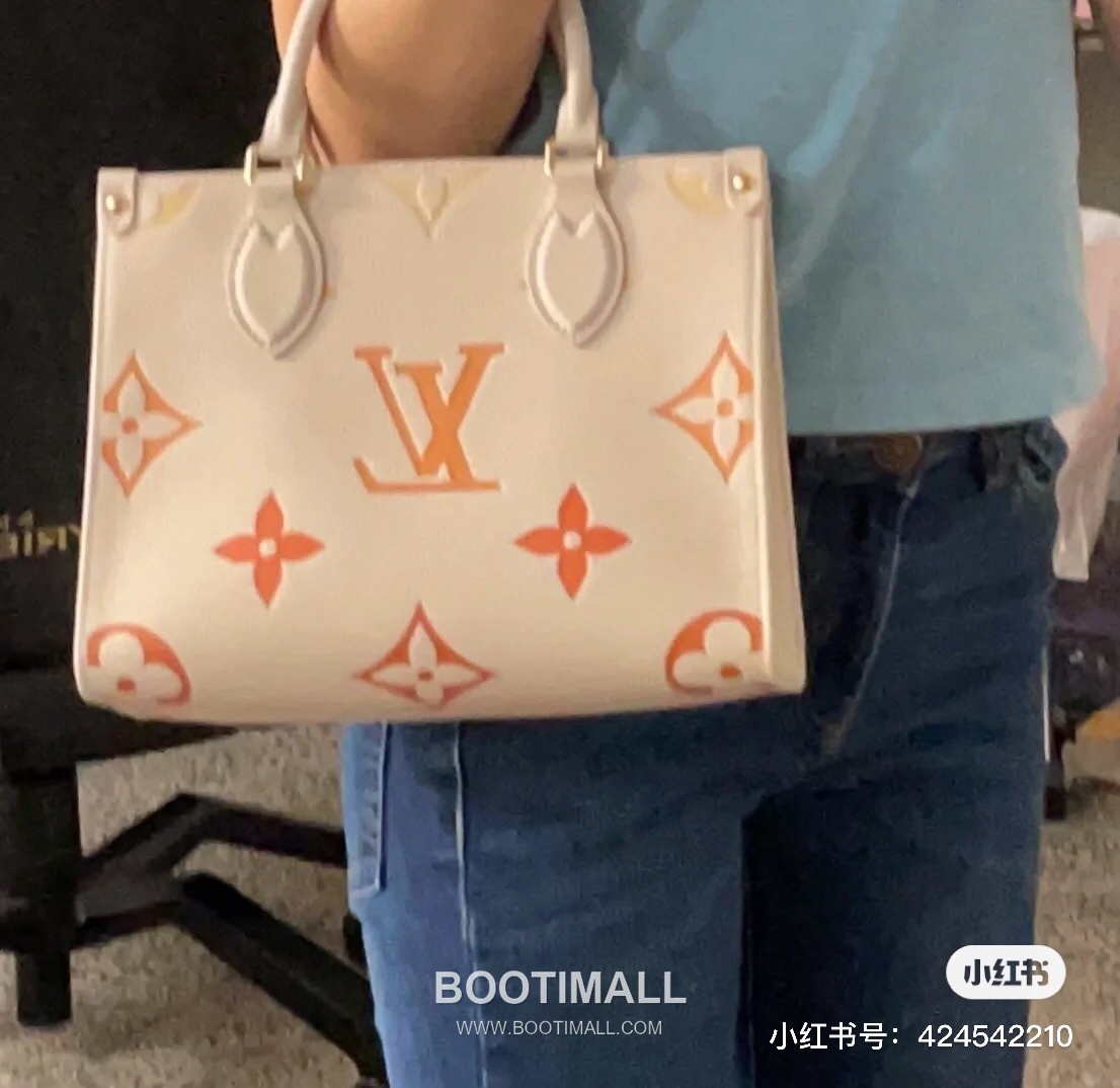 Louis Vuitton OnTheGo PM Monogram Empreinte Leather Tote Shoulder Bag with Giant Logo Detail 루이비통 온더고 PM 모노그램 앙프렝뜨 토트 숄더백 자이언트로고 M46513 25cm 8