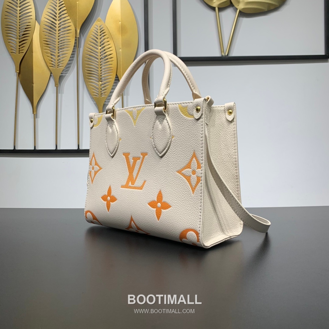 Louis Vuitton OnTheGo PM Monogram Empreinte Leather Tote Shoulder Bag with Giant Logo Detail 루이비통 온더고 PM 모노그램 앙프렝뜨 토트 숄더백 자이언트로고 M46513 25cm 11
