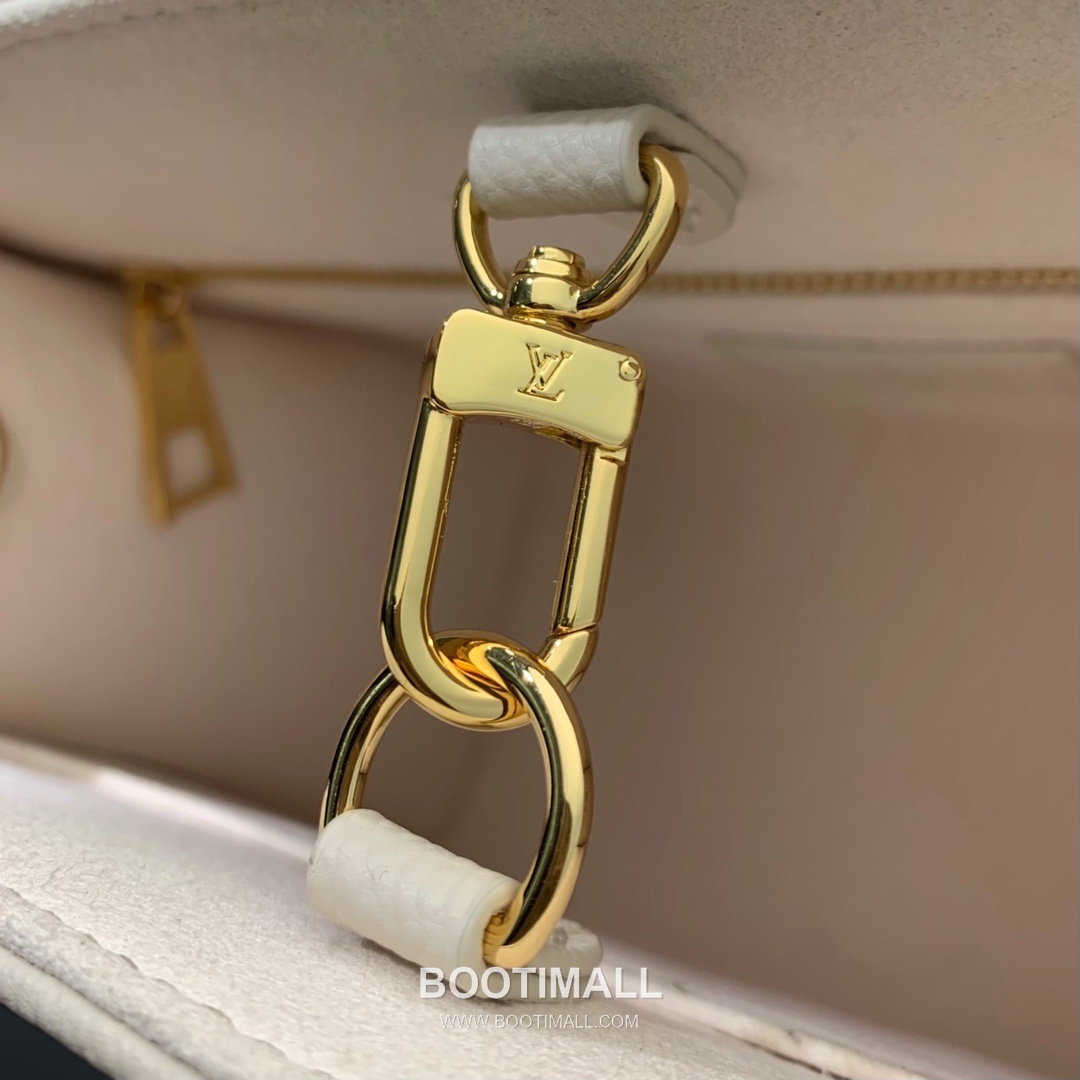 Louis Vuitton OnTheGo PM Monogram Empreinte Leather Tote Shoulder Bag with Giant Logo Detail 루이비통 온더고 PM 모노그램 앙프렝뜨 토트 숄더백 자이언트로고 M46513 25cm 15