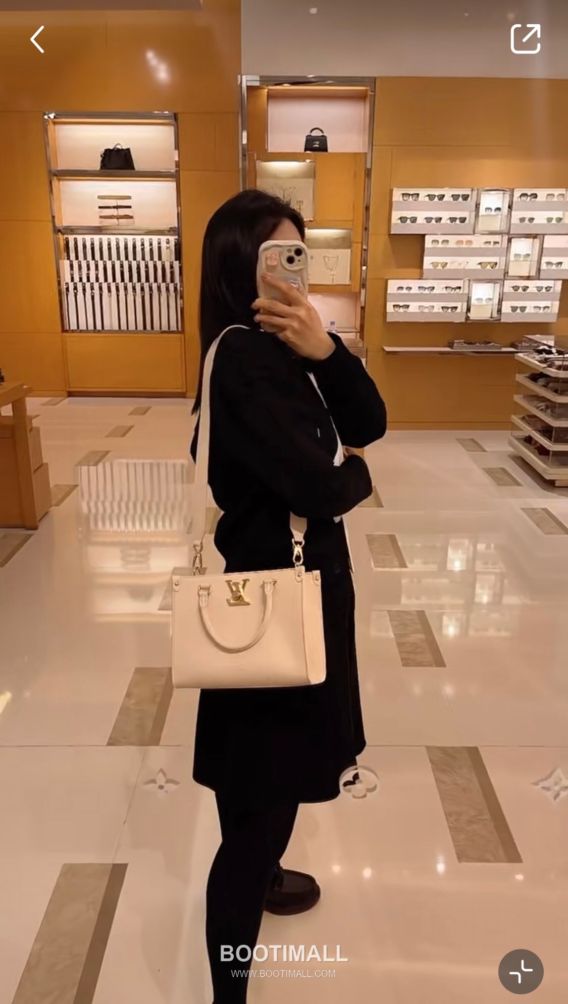 Louis Vuitton Lock & Go Cowhide Leather Top Handle Crossbody Bag with Turn Lock Detail 루이비통 락앤고 카우하이드 탑핸들 크로스백 턴락 M23637 24.5cm 4
