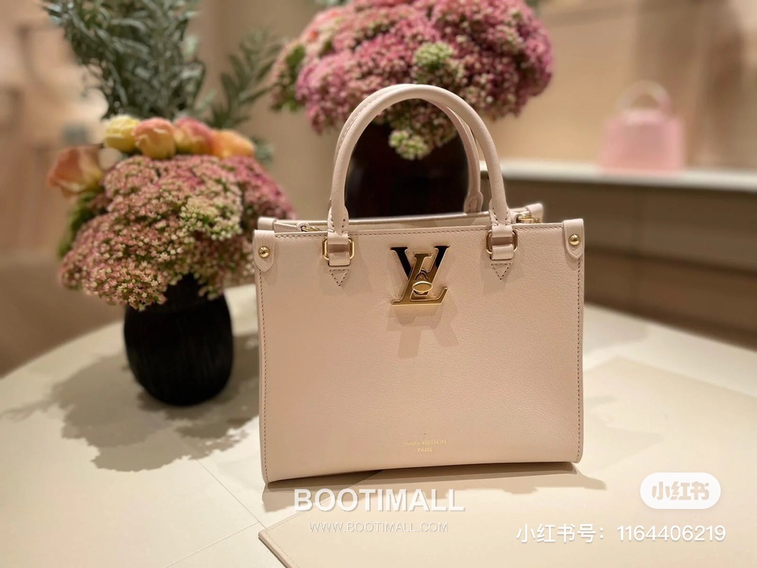 Louis Vuitton Lock & Go Cowhide Leather Top Handle Crossbody Bag with Turn Lock Detail 루이비통 락앤고 카우하이드 탑핸들 크로스백 턴락 M23637 24.5cm 6