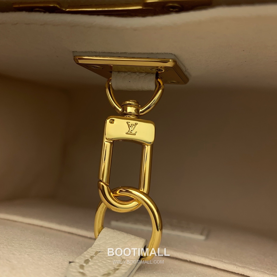 Louis Vuitton Lock & Go Cowhide Leather Top Handle Crossbody Bag with Turn Lock Detail 루이비통 락앤고 카우하이드 탑핸들 크로스백 턴락 M23637 24.5cm 11