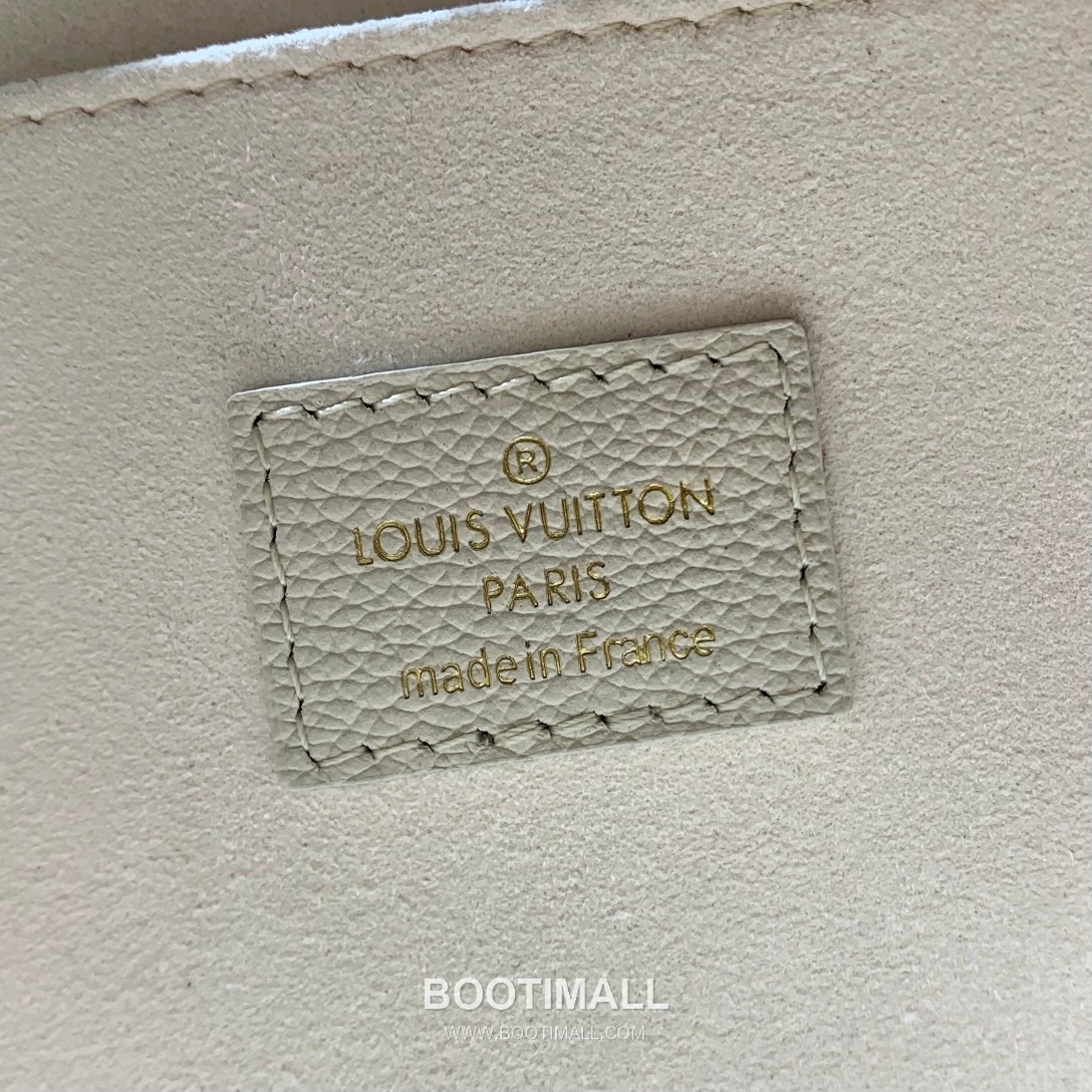 Louis Vuitton Lock & Go Cowhide Leather Top Handle Crossbody Bag with Turn Lock Detail 루이비통 락앤고 카우하이드 탑핸들 크로스백 턴락 M23637 24.5cm 12