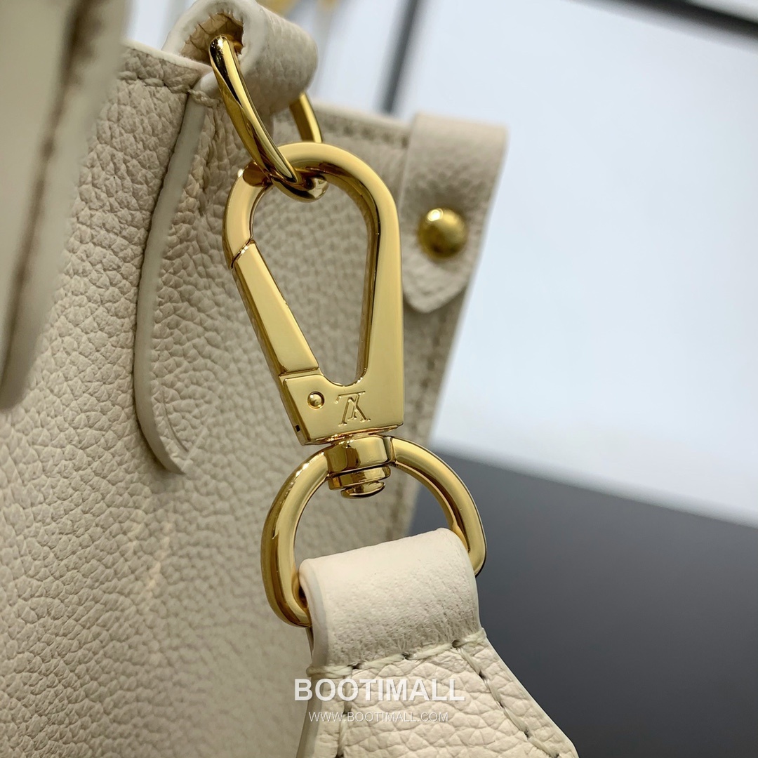 Louis Vuitton Lock & Go Cowhide Leather Top Handle Crossbody Bag with Turn Lock Detail 루이비통 락앤고 카우하이드 탑핸들 크로스백 턴락 M23637 24.5cm 14