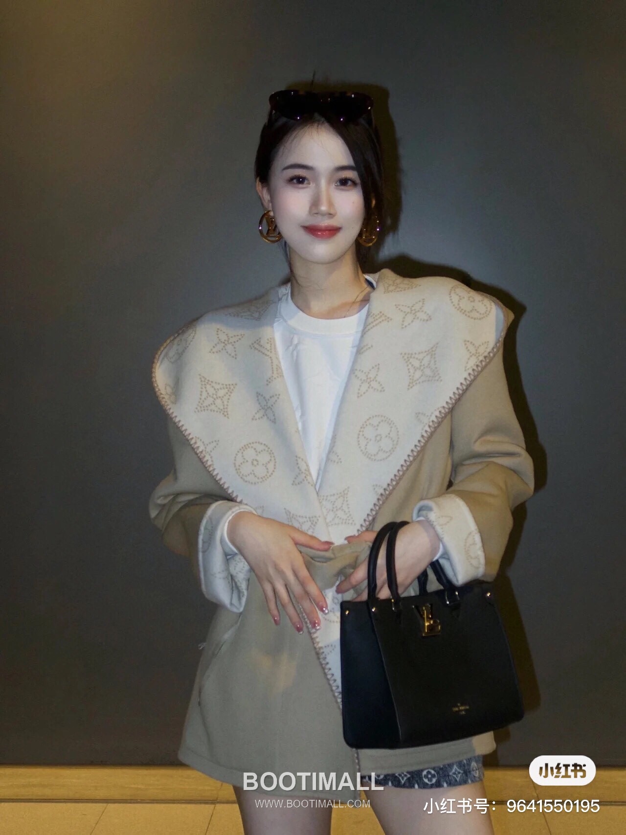 Louis Vuitton Lock & Go Cowhide Leather Top Handle Crossbody Bag with Turn Lock Detail 루이비통 락앤고 카우하이드 탑핸들 크로스백 턴락 M22311 24.5cm 3