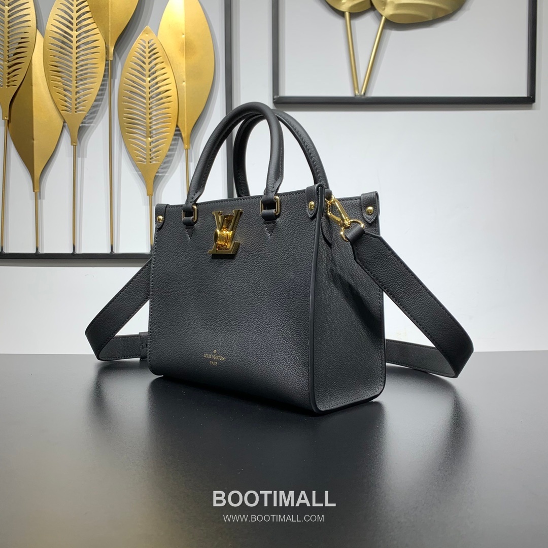 Louis Vuitton Lock & Go Cowhide Leather Top Handle Crossbody Bag with Turn Lock Detail 루이비통 락앤고 카우하이드 탑핸들 크로스백 턴락 M22311 24.5cm 9