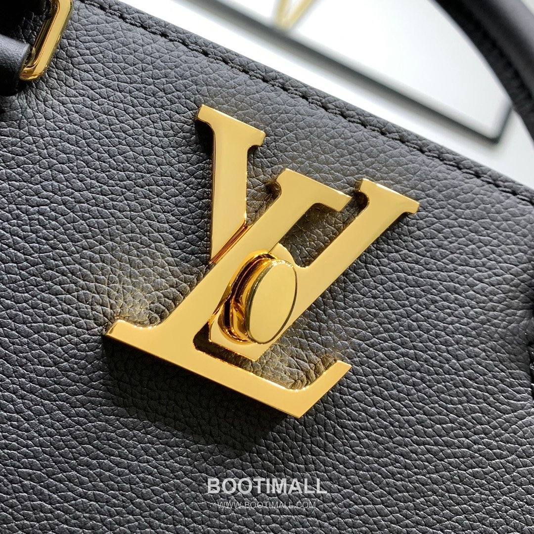 Louis Vuitton Lock & Go Cowhide Leather Top Handle Crossbody Bag with Turn Lock Detail 루이비통 락앤고 카우하이드 탑핸들 크로스백 턴락 M22311 24.5cm 13