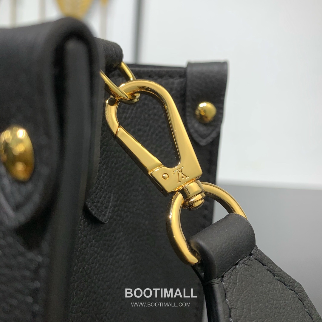 Louis Vuitton Lock & Go Cowhide Leather Top Handle Crossbody Bag with Turn Lock Detail 루이비통 락앤고 카우하이드 탑핸들 크로스백 턴락 M22311 24.5cm 14