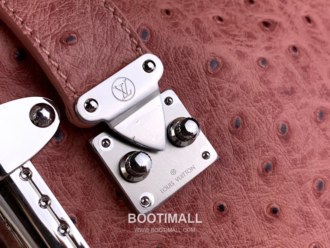 Louis Vuitton Slim Trunk Lambskin Leather Shoulder Bag with S Lock Stud Detail 루이비통 슬림 트렁크 램스킨 숄더백 S락 스터드 M25445 23cm 5