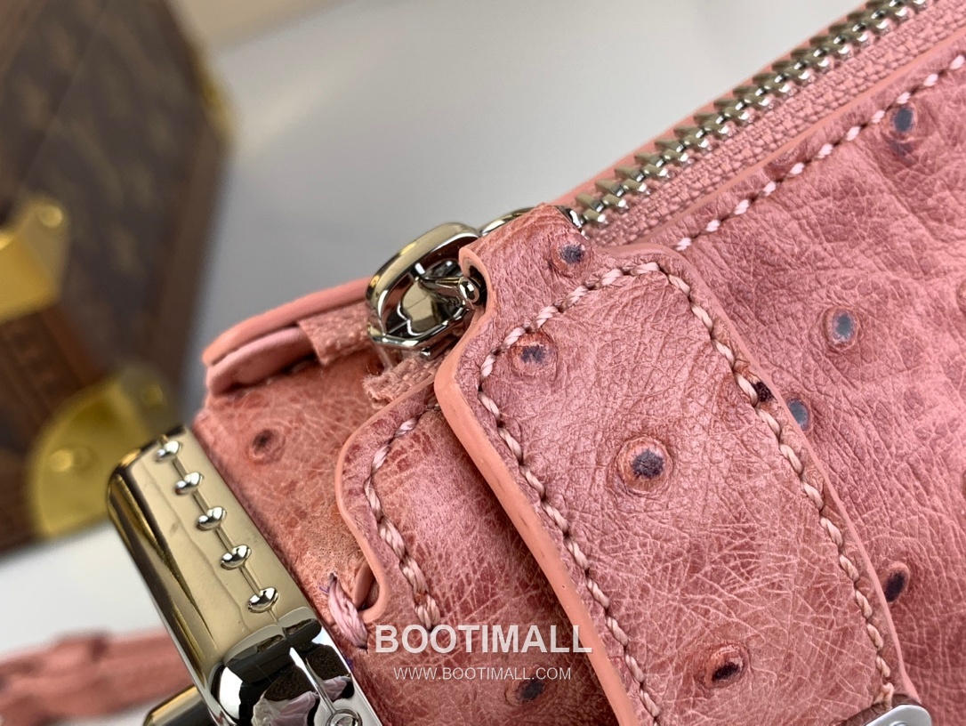 Louis Vuitton Slim Trunk Lambskin Leather Shoulder Bag with S Lock Stud Detail 루이비통 슬림 트렁크 램스킨 숄더백 S락 스터드 M25445 23cm 7