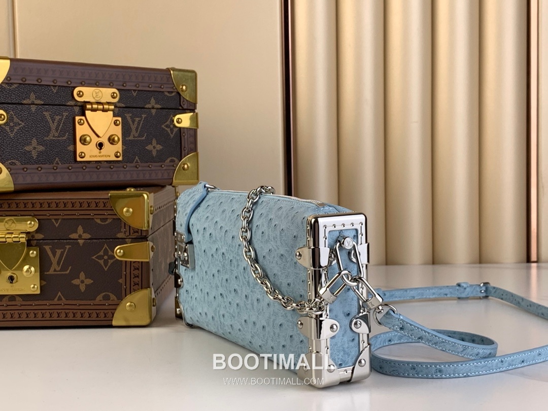 Louis Vuitton Slim Trunk Lambskin Leather Shoulder Bag with S Lock Stud Detail 루이비통 슬림 트렁크 램스킨 숄더백 S락 스터드 M25445 23cm 2