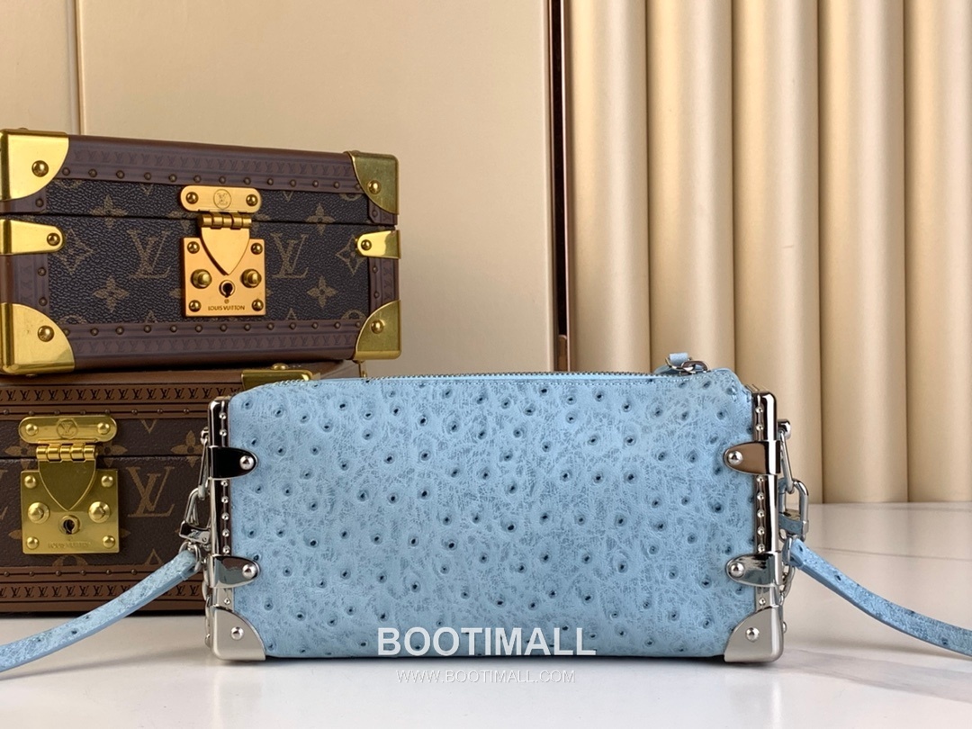 Louis Vuitton Slim Trunk Lambskin Leather Shoulder Bag with S Lock Stud Detail 루이비통 슬림 트렁크 램스킨 숄더백 S락 스터드 M25445 23cm 3