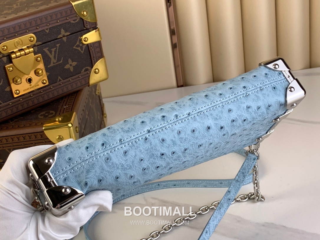 Louis Vuitton Slim Trunk Lambskin Leather Shoulder Bag with S Lock Stud Detail 루이비통 슬림 트렁크 램스킨 숄더백 S락 스터드 M25445 23cm 4