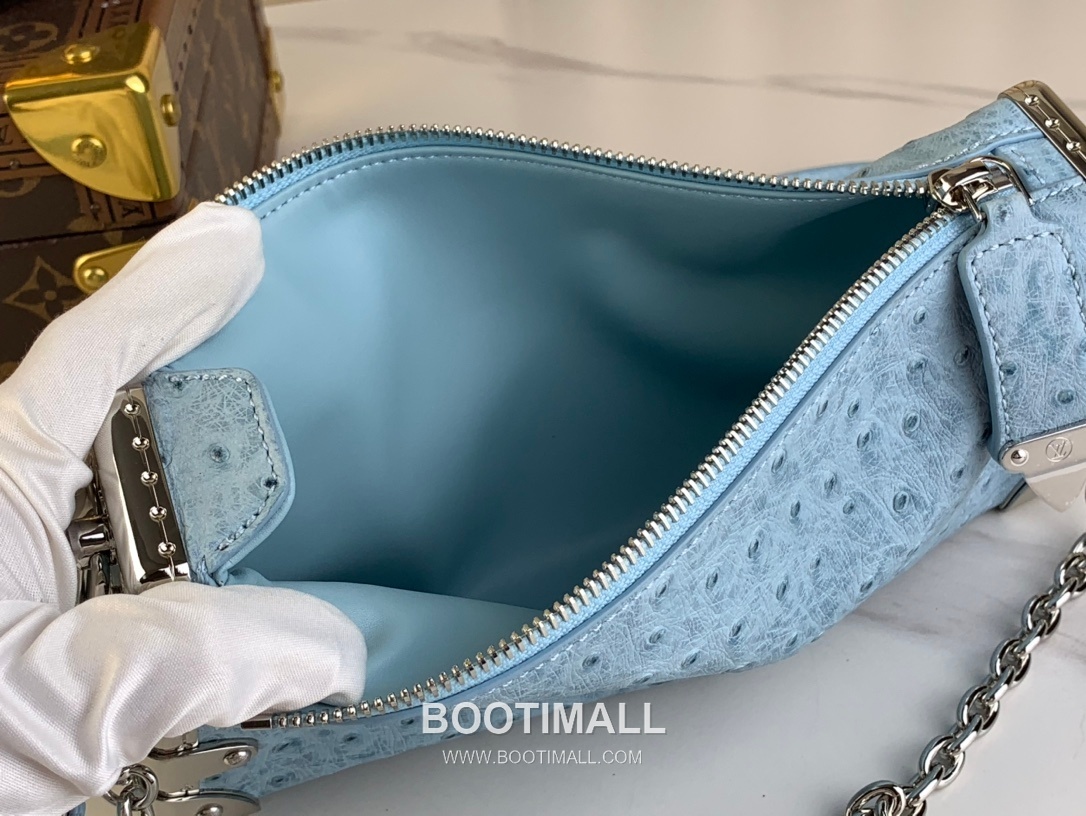 Louis Vuitton Slim Trunk Lambskin Leather Shoulder Bag with S Lock Stud Detail 루이비통 슬림 트렁크 램스킨 숄더백 S락 스터드 M25445 23cm 8