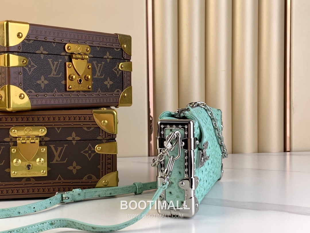 Louis Vuitton Slim Trunk Lambskin Leather Shoulder Bag with S Lock Stud Detail 루이비통 슬림 트렁크 램스킨 숄더백 S락 스터드 M25445 23cm 2