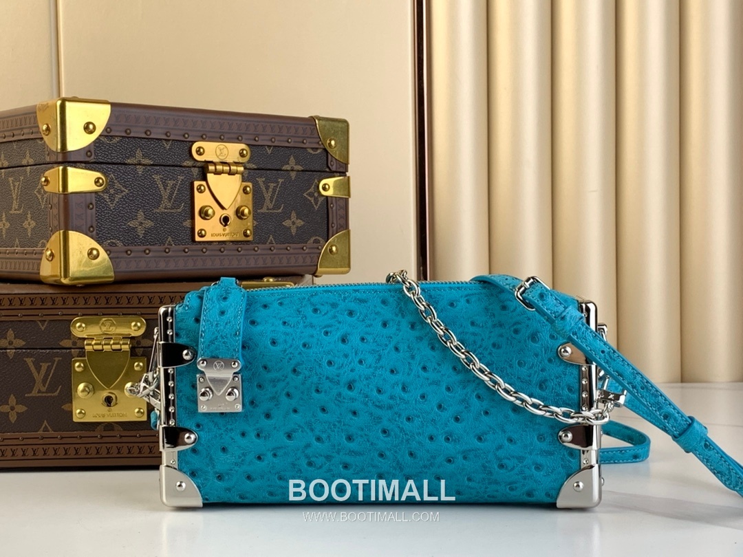 Louis Vuitton Slim Trunk Lambskin Leather Shoulder Bag with S Lock Stud Detail 루이비통 슬림 트렁크 램스킨 숄더백 S락 스터드 M25445 23cm 1