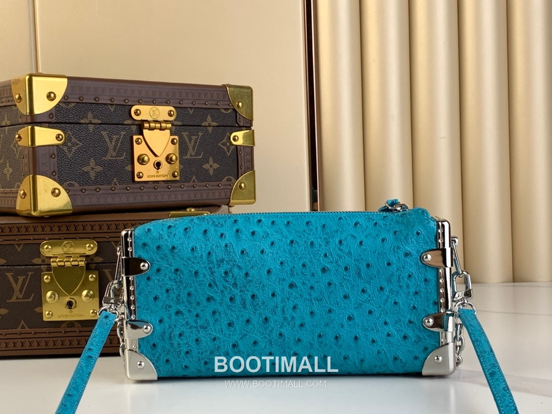 Louis Vuitton Slim Trunk Lambskin Leather Shoulder Bag with S Lock Stud Detail 루이비통 슬림 트렁크 램스킨 숄더백 S락 스터드 M25445 23cm 2