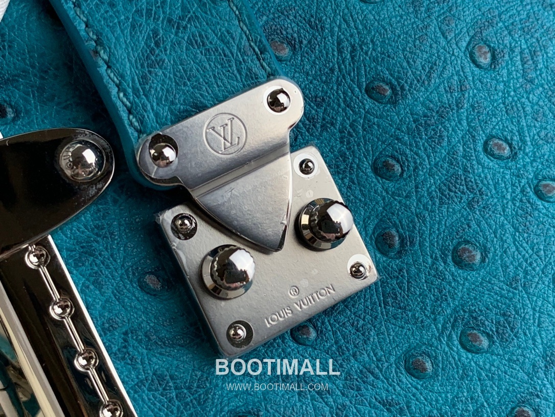 Louis Vuitton Slim Trunk Lambskin Leather Shoulder Bag with S Lock Stud Detail 루이비통 슬림 트렁크 램스킨 숄더백 S락 스터드 M25445 23cm 5