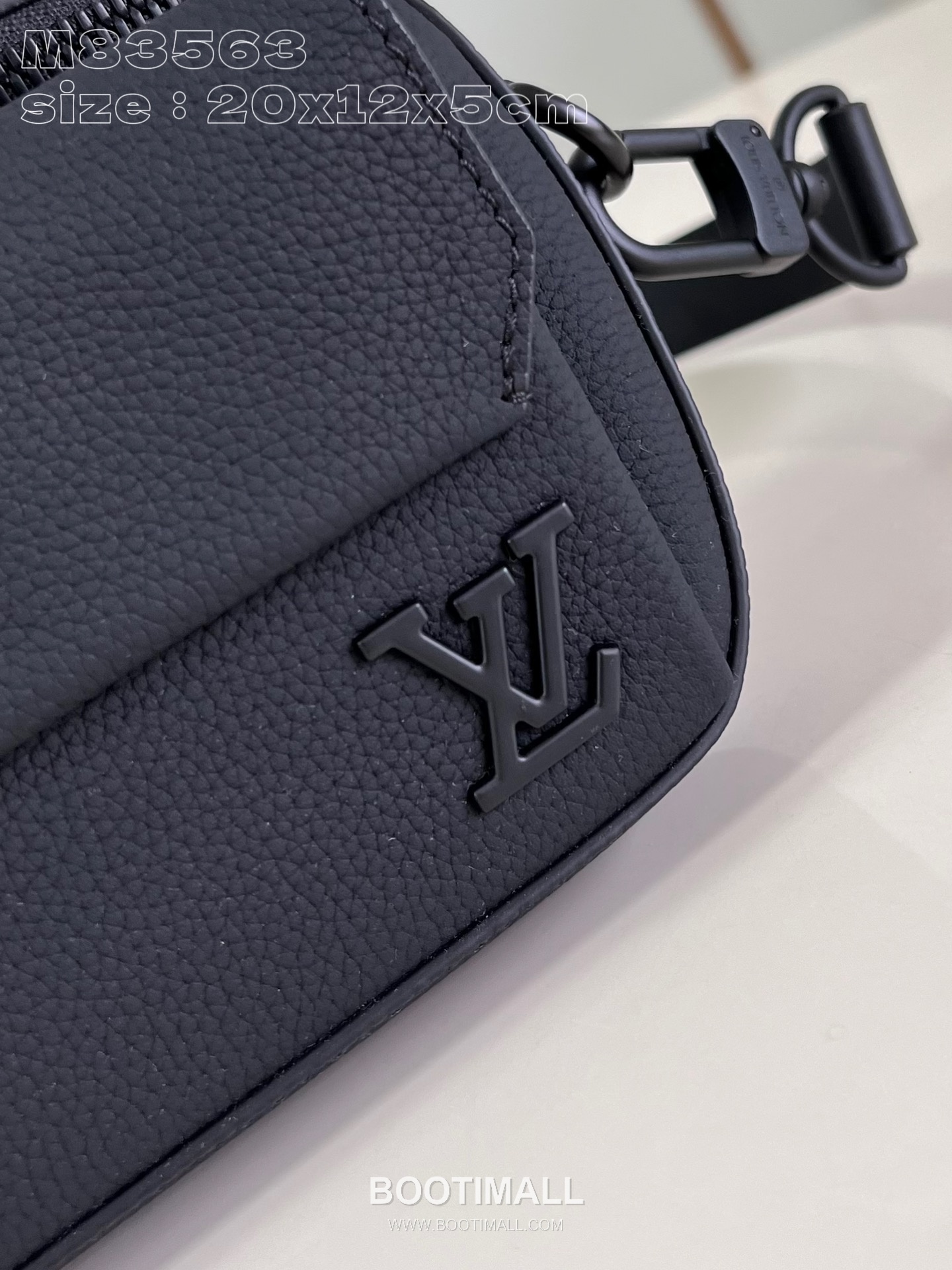 Louis Vuitton Pilot Mini Cowhide Leather Crossbody Bag with Front Pocket Detail 루이비통 파일럿 미니 카우하이드 크로스백 프론트포켓 M83563 20cm 2