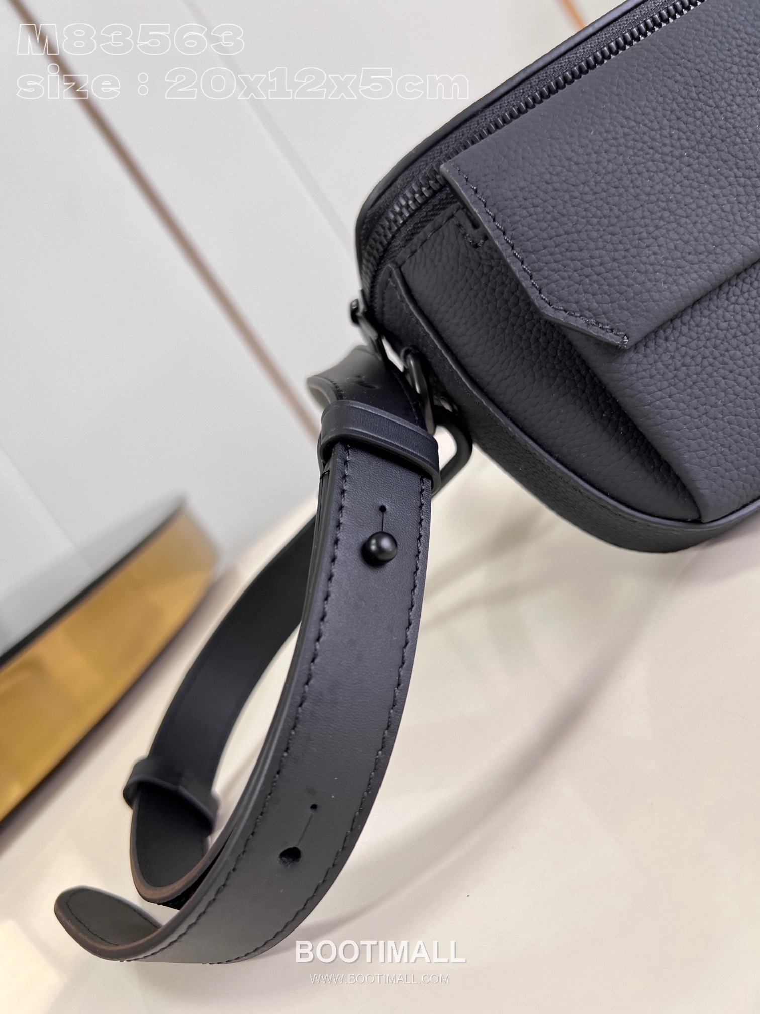 Louis Vuitton Pilot Mini Cowhide Leather Crossbody Bag with Front Pocket Detail 루이비통 파일럿 미니 카우하이드 크로스백 프론트포켓 M83563 20cm 3