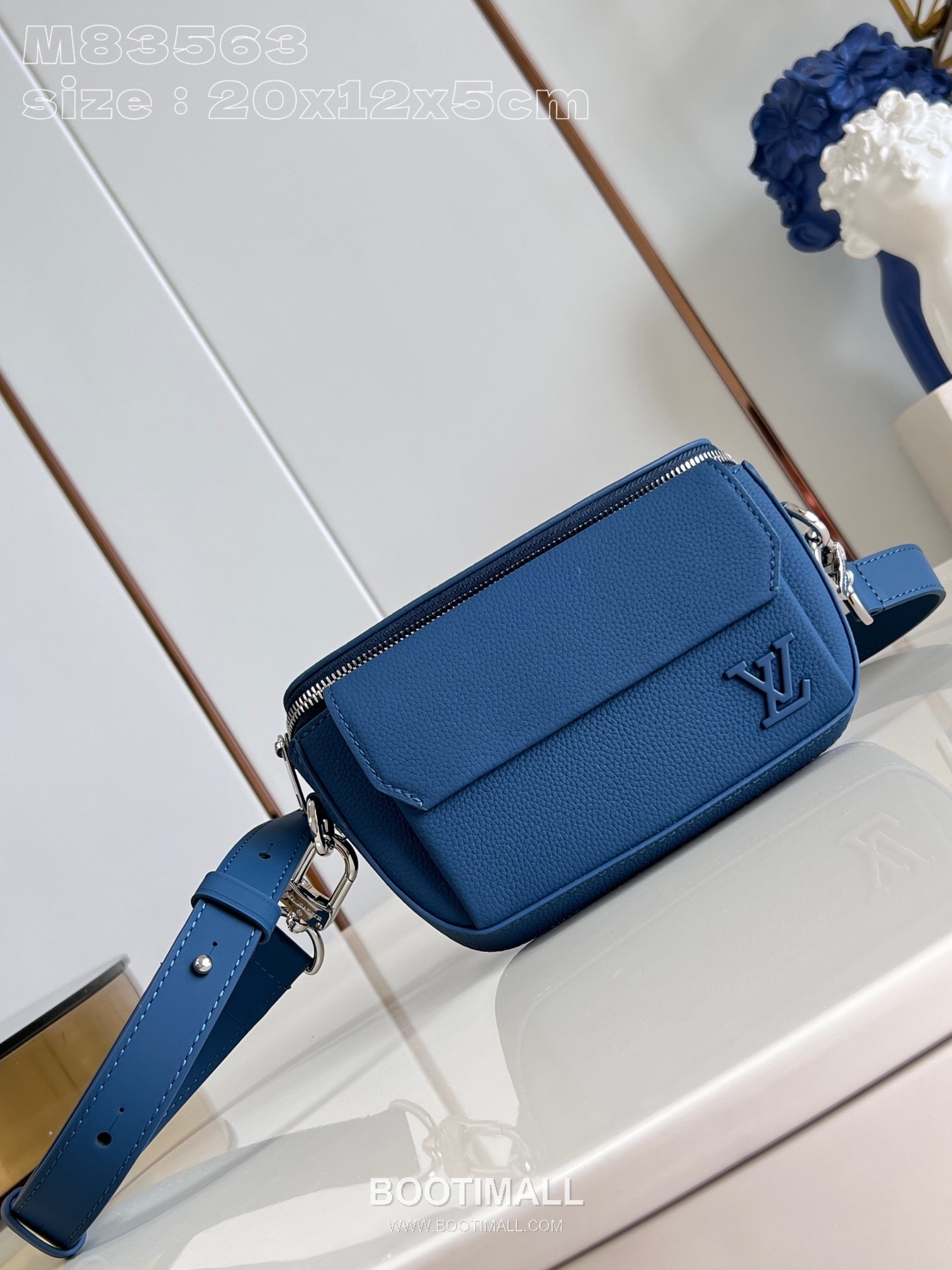 Louis Vuitton Pilot Mini Cowhide Leather Crossbody Bag with Front Pocket Detail 루이비통 파일럿 미니 카우하이드 크로스백 프론트포켓 M83563 20cm 1
