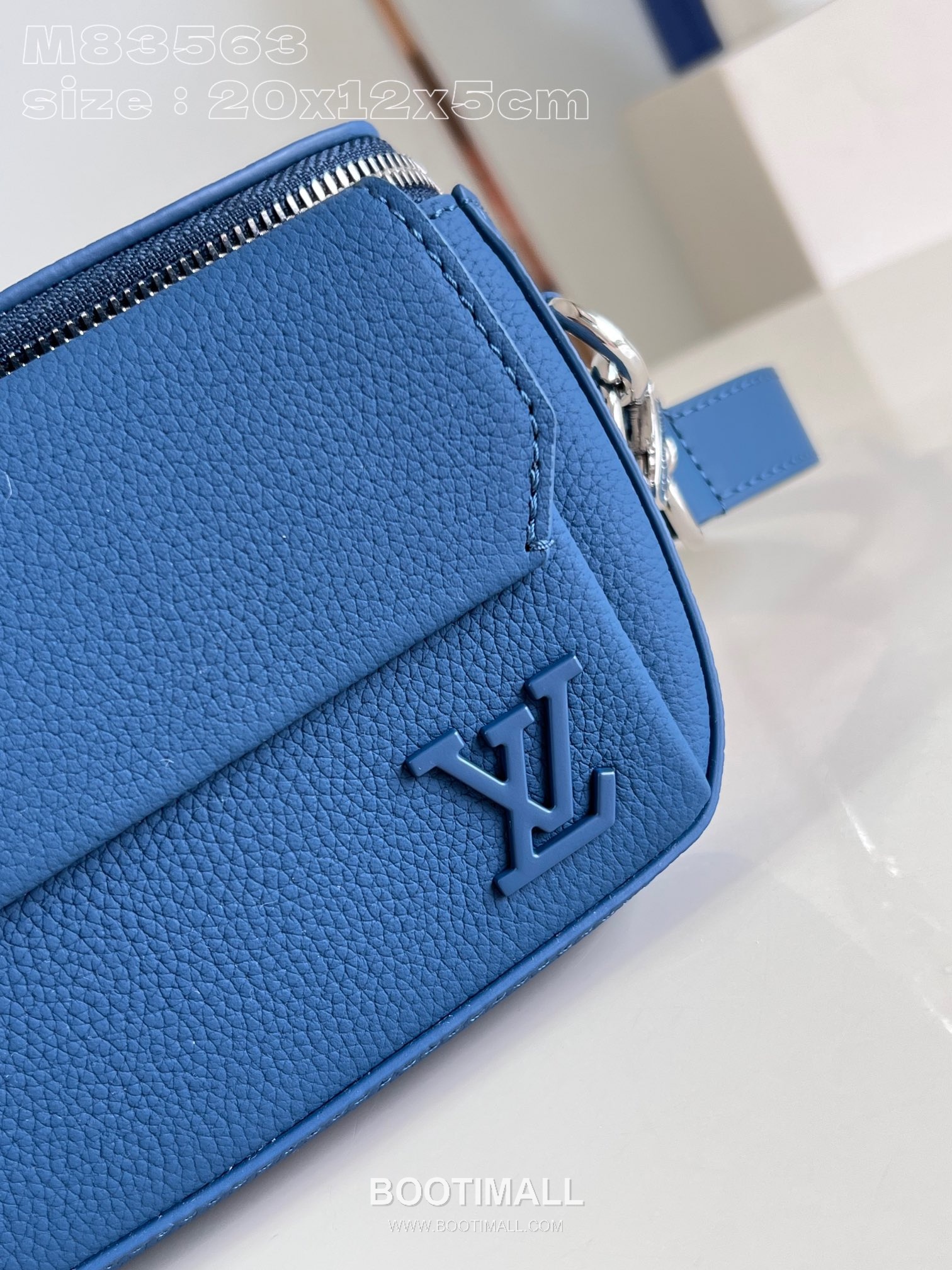 Louis Vuitton Pilot Mini Cowhide Leather Crossbody Bag with Front Pocket Detail 루이비통 파일럿 미니 카우하이드 크로스백 프론트포켓 M83563 20cm 2