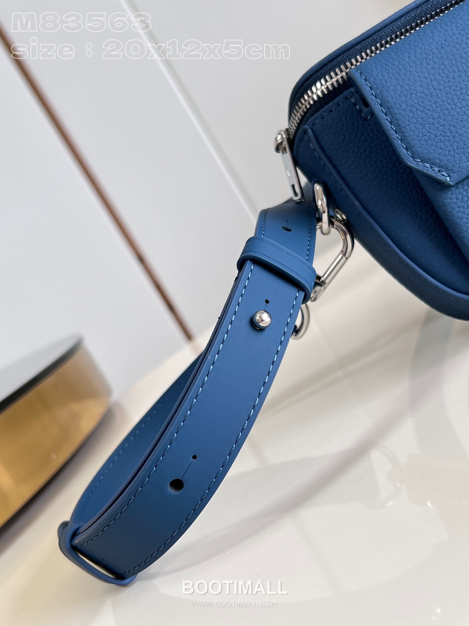 Louis Vuitton Pilot Mini Cowhide Leather Crossbody Bag with Front Pocket Detail 루이비통 파일럿 미니 카우하이드 크로스백 프론트포켓 M83563 20cm 3