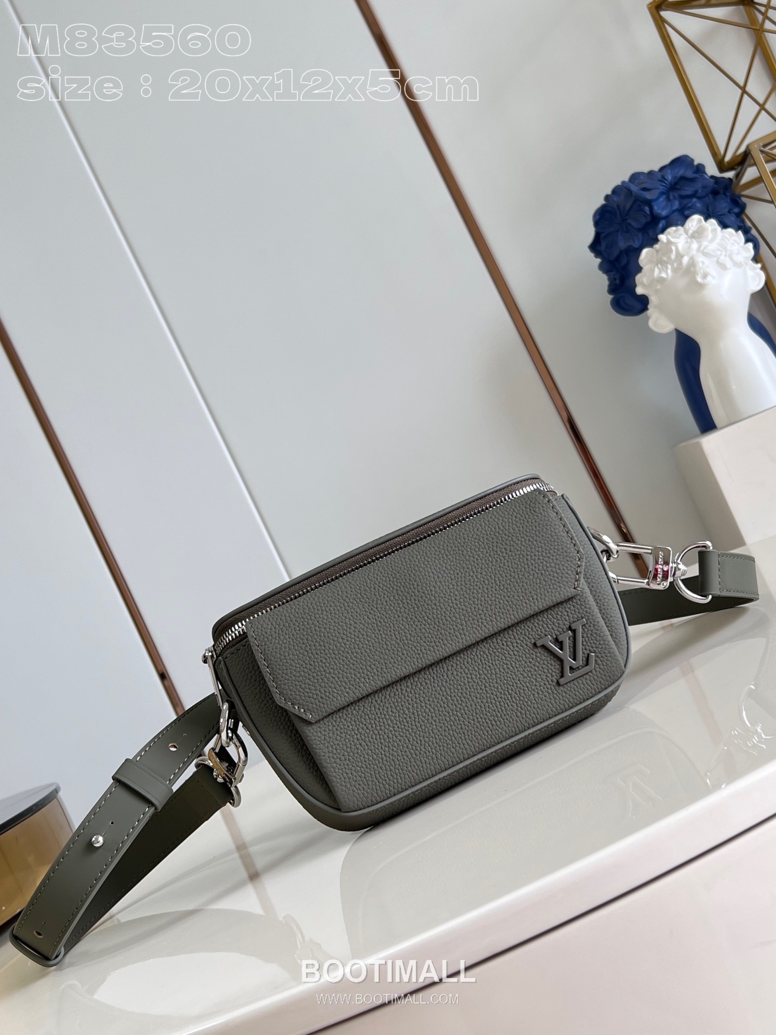 Louis Vuitton Pilot Mini Cowhide Leather Crossbody Bag with Front Pocket Detail 루이비통 파일럿 미니 카우하이드 크로스백 프론트포켓 M83560 20cm 1