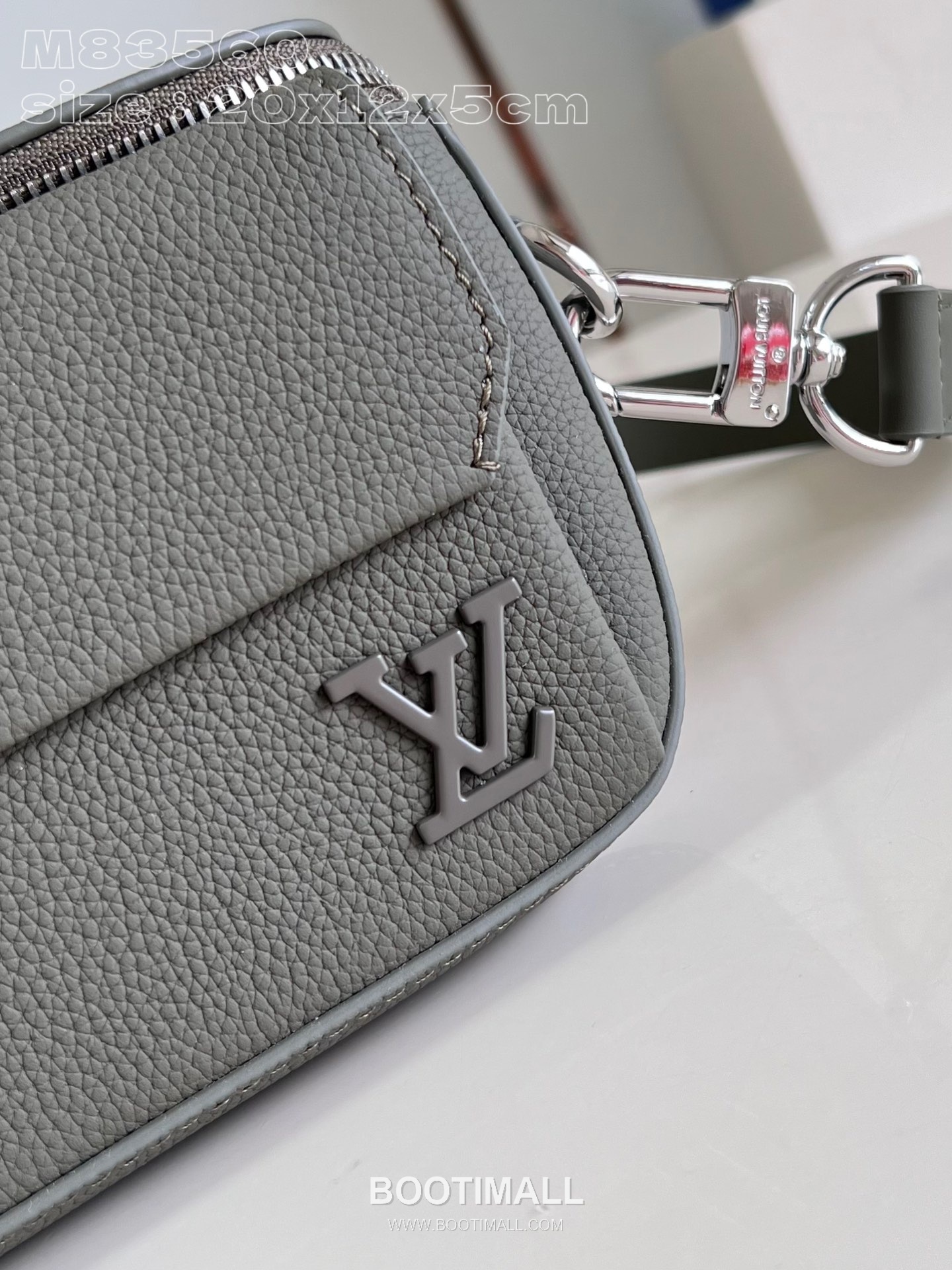 Louis Vuitton Pilot Mini Cowhide Leather Crossbody Bag with Front Pocket Detail 루이비통 파일럿 미니 카우하이드 크로스백 프론트포켓 M83560 20cm 2