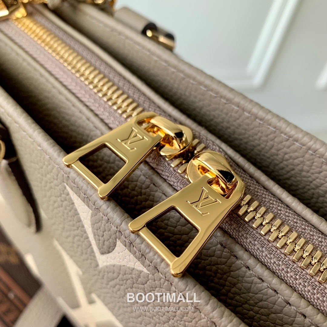 Louis Vuitton OnTheGo PM Monogram Empreinte Leather Tote Shoulder Bag with Chain Strap Detail 루이비통 온더고 PM 모노그램 앙프렝뜨 토트 숄더백 체인스트랩 M23641 25cm 6