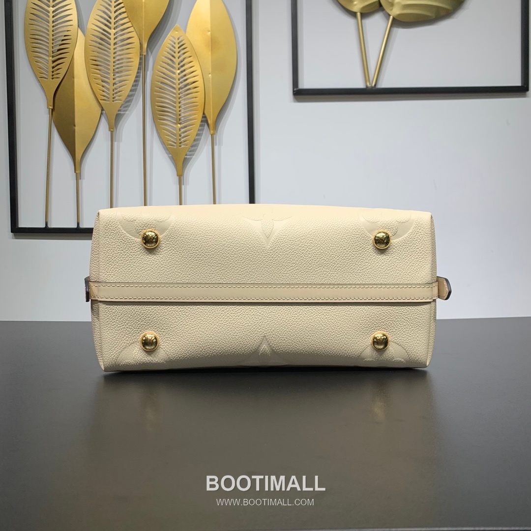 Louis Vuitton CarryAll PM Monogram Empreinte Leather Tote Shoulder Bag with Pouch Detail 루이비통 캐리올 PM 모노그램 앙프렝뜨 토트 숄더백 파우치 M46293 29cm 4