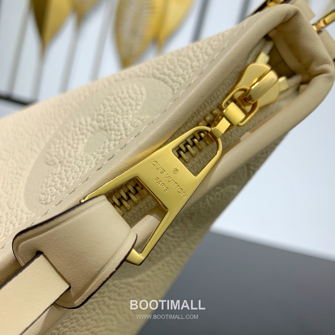 Louis Vuitton CarryAll PM Monogram Empreinte Leather Tote Shoulder Bag with Pouch Detail 루이비통 캐리올 PM 모노그램 앙프렝뜨 토트 숄더백 파우치 M46293 29cm 7