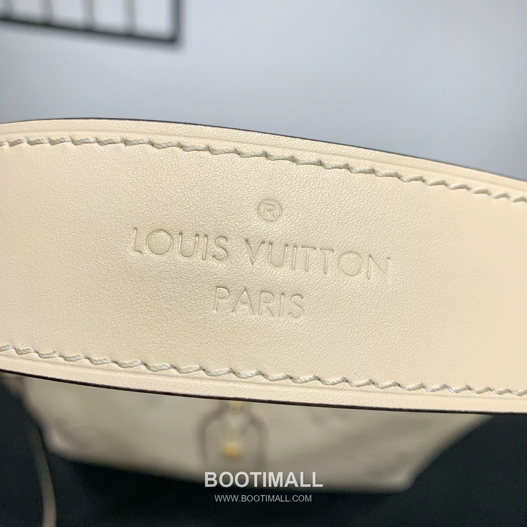 Louis Vuitton CarryAll PM Monogram Empreinte Leather Tote Shoulder Bag with Pouch Detail 루이비통 캐리올 PM 모노그램 앙프렝뜨 토트 숄더백 파우치 M46293 29cm 8