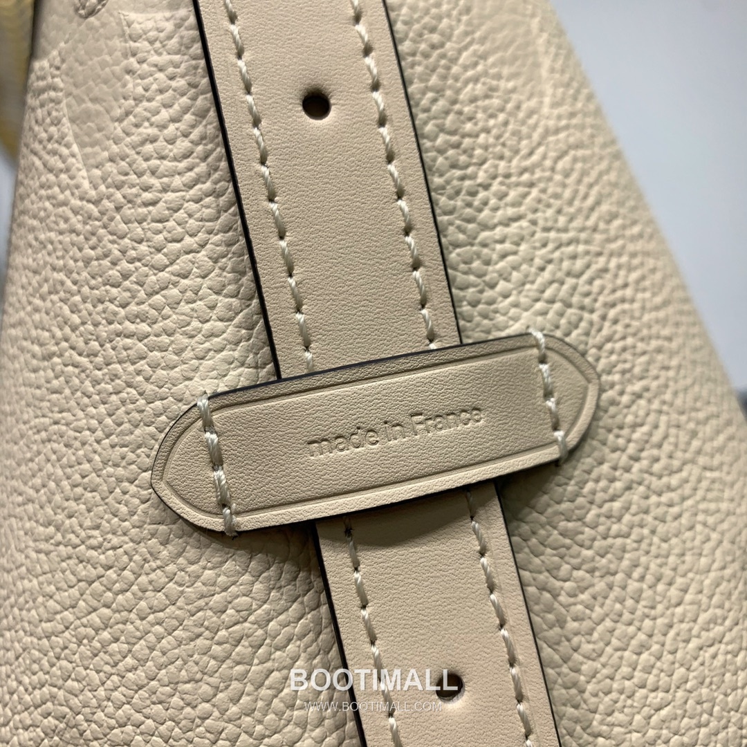 Louis Vuitton CarryAll PM Monogram Empreinte Leather Tote Shoulder Bag with Pouch Detail 루이비통 캐리올 PM 모노그램 앙프렝뜨 토트 숄더백 파우치 M46293 29cm 9