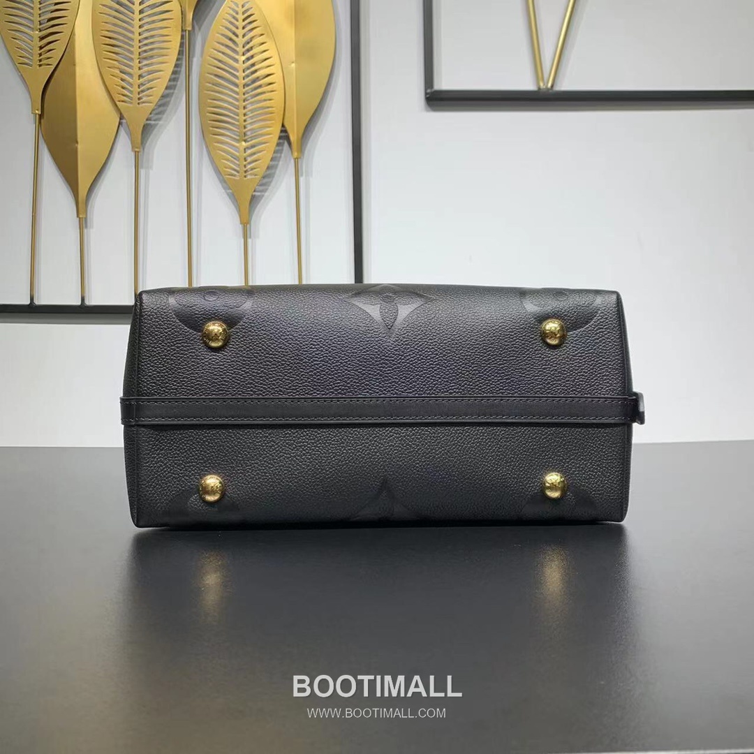 Louis Vuitton CarryAll PM Monogram Empreinte Leather Tote Shoulder Bag with Pouch Detail 루이비통 캐리올 PM 모노그램 앙프렝뜨 토트 숄더백 파우치 M46293 29cm 3