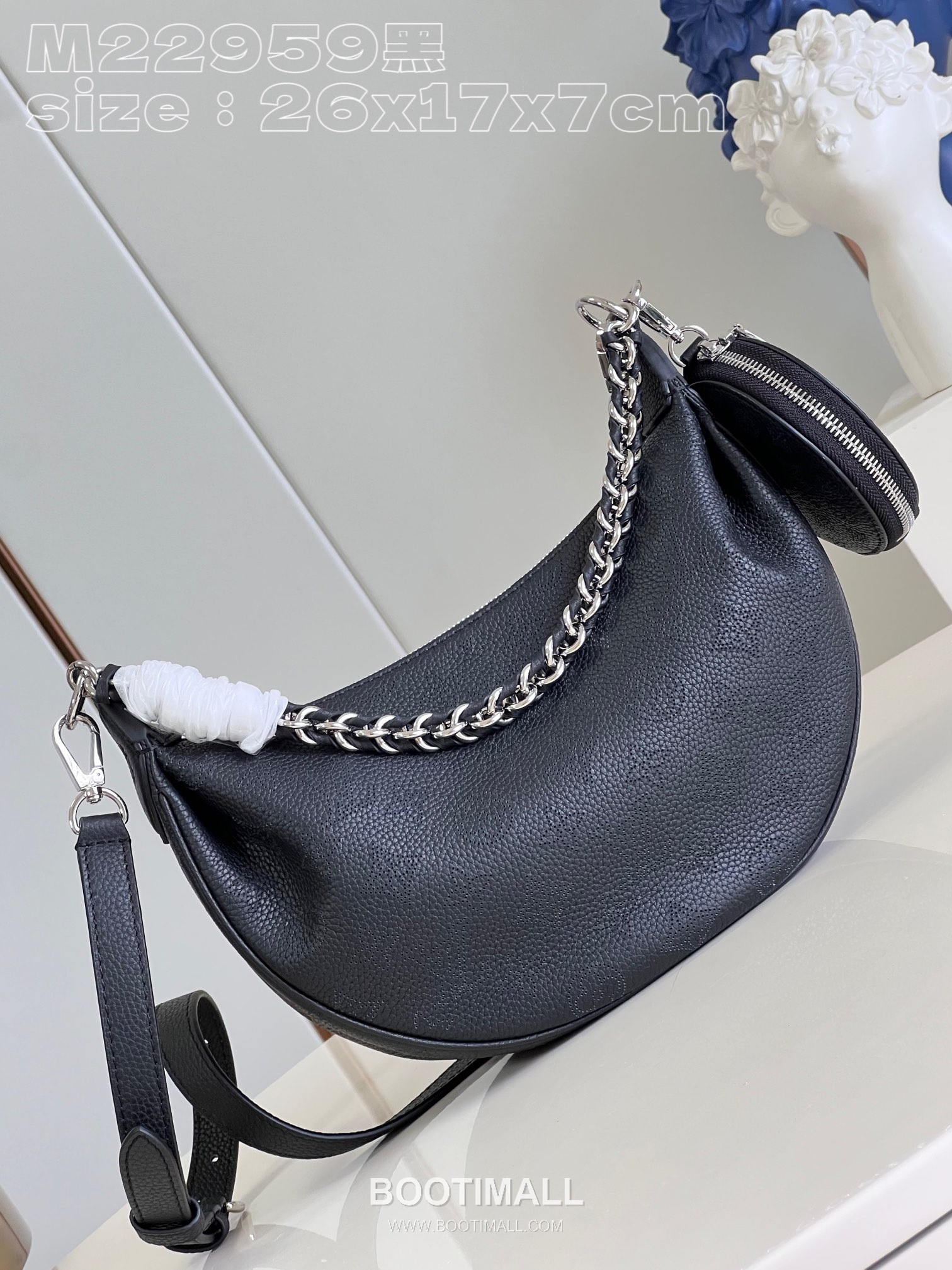 Louis Vuitton Baia PM Mahina Perforated Leather Shoulder Bag with Chain Handle Detail 루이비통 바이아 PM 마히나 퍼포레이티드 숄더백 체인핸들 M22959 26cm 1