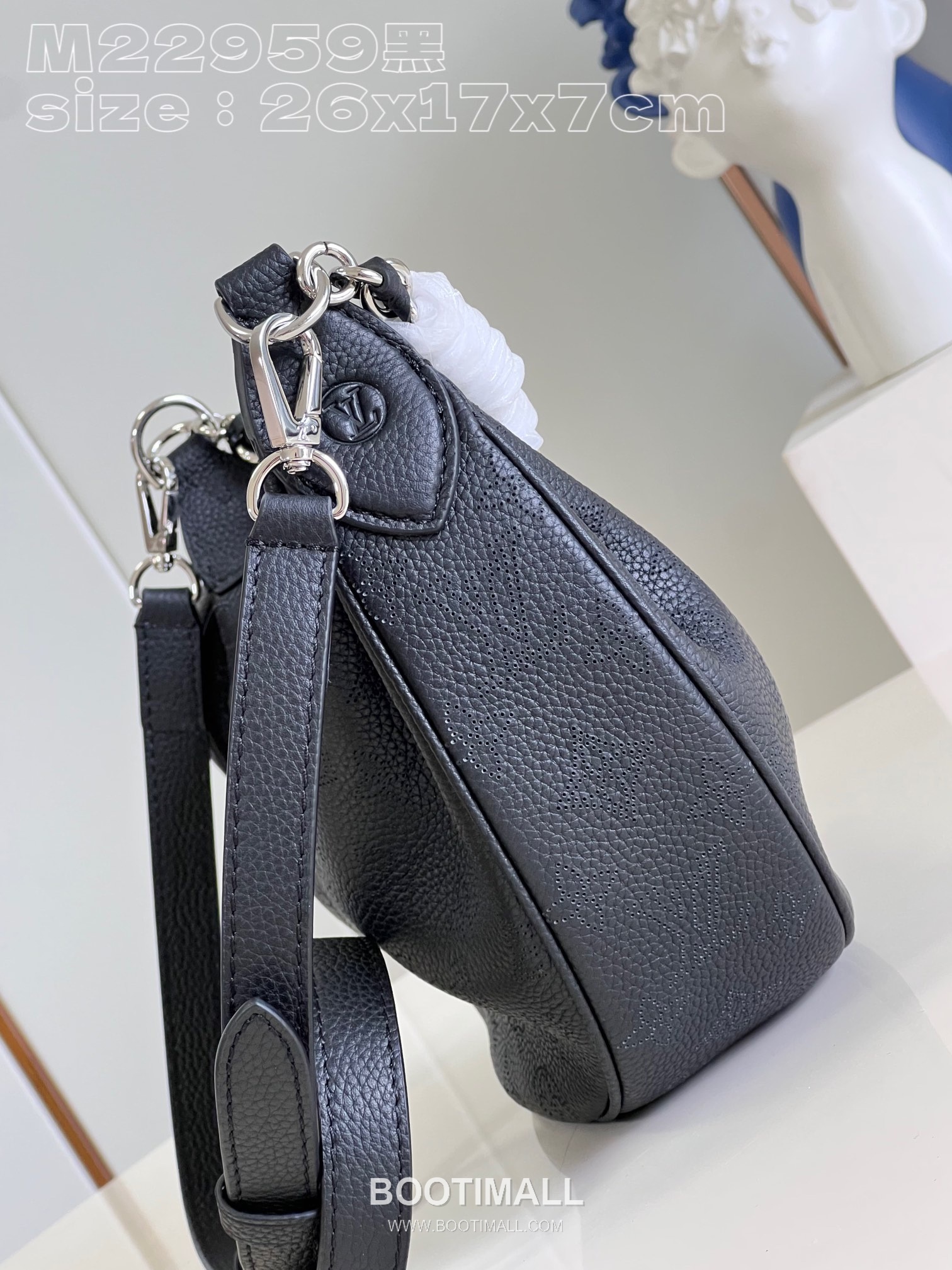 Louis Vuitton Baia PM Mahina Perforated Leather Shoulder Bag with Chain Handle Detail 루이비통 바이아 PM 마히나 퍼포레이티드 숄더백 체인핸들 M22959 26cm 3