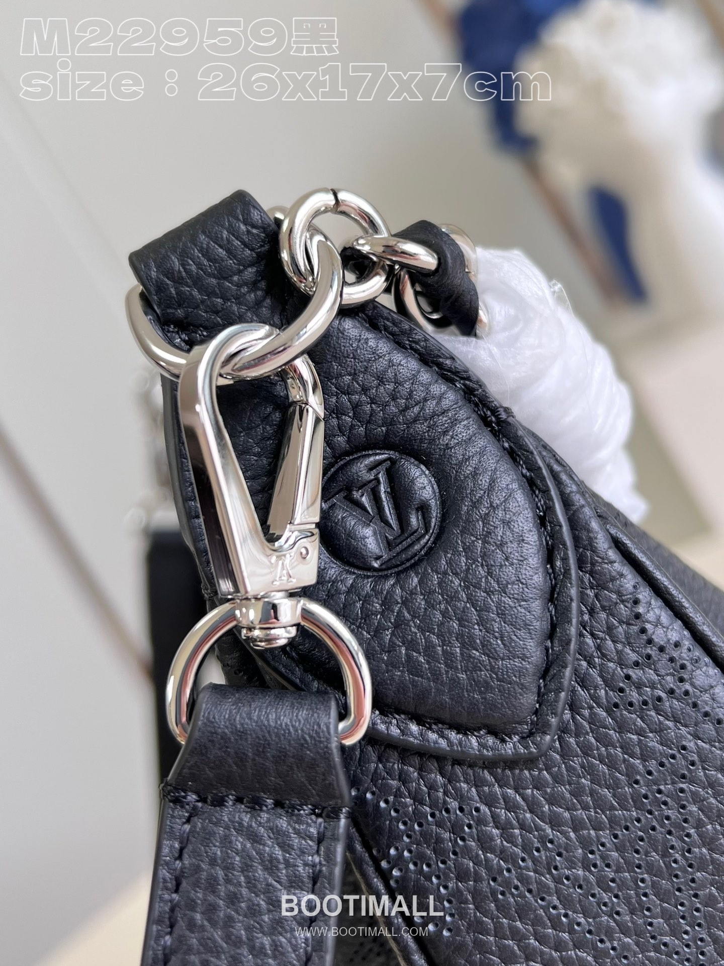 Louis Vuitton Baia PM Mahina Perforated Leather Shoulder Bag with Chain Handle Detail 루이비통 바이아 PM 마히나 퍼포레이티드 숄더백 체인핸들 M22959 26cm 4