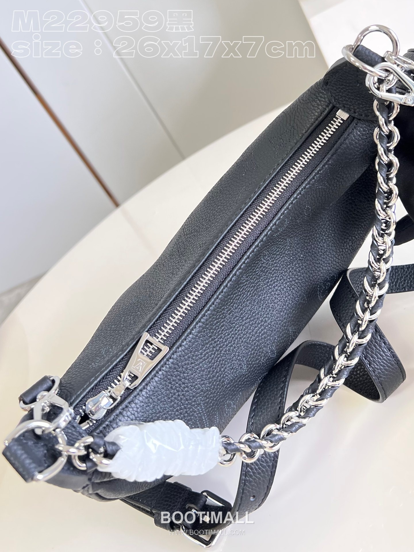 Louis Vuitton Baia PM Mahina Perforated Leather Shoulder Bag with Chain Handle Detail 루이비통 바이아 PM 마히나 퍼포레이티드 숄더백 체인핸들 M22959 26cm 7